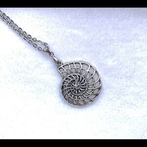 Handmade Conch Nautilus Ocean Beach Necklace NWT